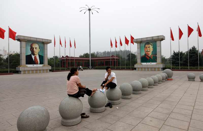 Illustration for article titled Communist Leaders Are Still Watching Us in These Monumental Portraits